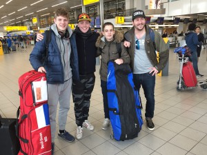 Schiphol groep voor vertrek EJK Novi Sad 26-2-206 Olivier Split Tamas Kreiss Daan Weber