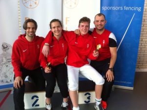 NJK 23-4-2016 met Aliya Dhuique-Hein winnaar bij dames floret cadetten en trainers Matthijs Rohlfs en Daniel Nivard